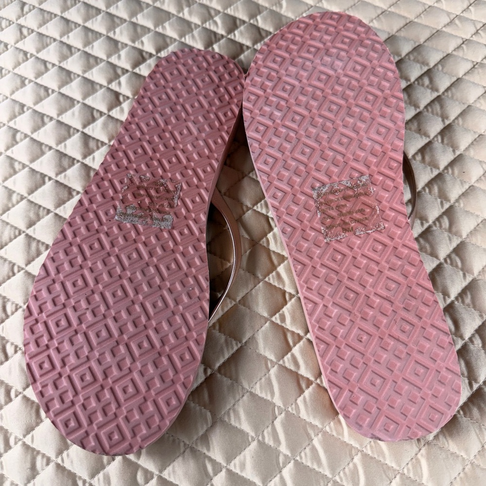 Tory Burch Logo Metallic Rose Gold Flip Flops, Size 8 - Picture 7 of 7